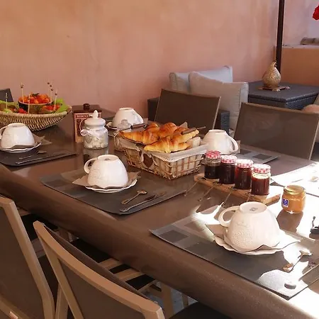 Les Portes Du Soleil Bed & Breakfast Capestang